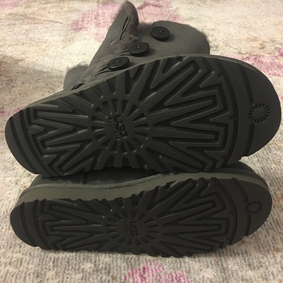 UGG 3 Bailey Button - Picture 3 of 5